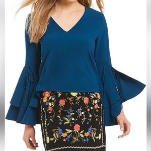 Sugar+Lips Teal Bow Bell Sleeves Button Back‎ Dressy Blouse. Size Small.